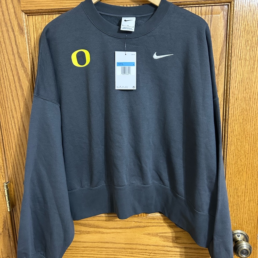 Nike Oregon Ducks.  Crewneck Sweatshirt. Short Crop. Nike sample.